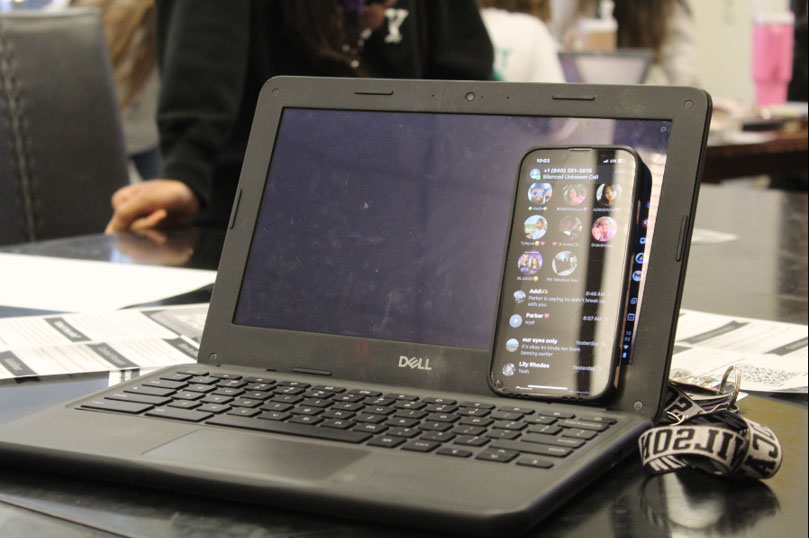 When Phones Replace Focus in the Classroom